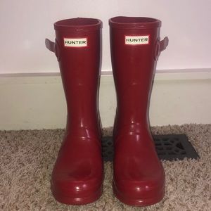 Hunter Short Gloss Rain Boots: Military Red